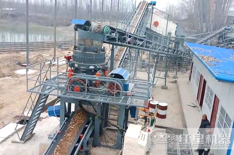 全液壓圓錐破碎機工作現場圖片