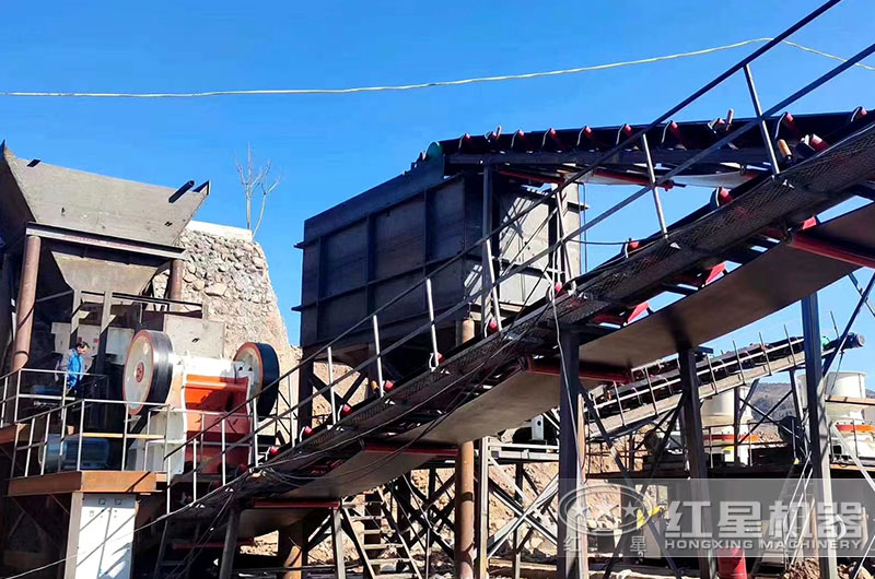 顎式破碎機(jī)工作現(xiàn)場(chǎng)圖片