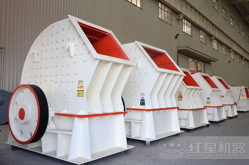PCZ重錘式破碎機(jī)進(jìn)料口大，石料可一次破碎成型