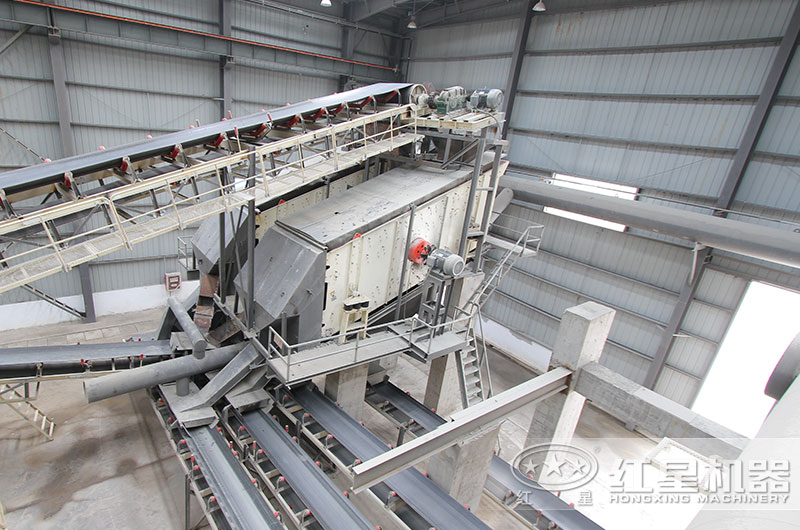 振動篩和輸送機工作現場圖片