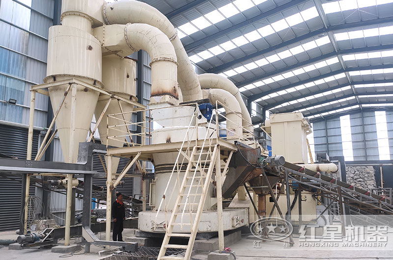 超細(xì)磨粉機(jī)工作現(xiàn)場圖片