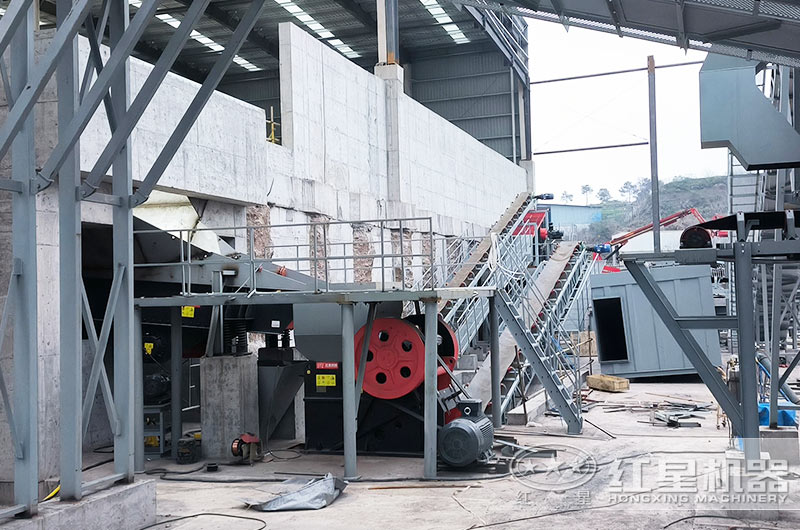 CJ歐版顎式破碎機工作現場圖片