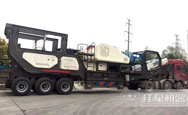 輪式流動砂石破碎車，高產(chǎn)、快捷，時產(chǎn)百噸毫無壓力