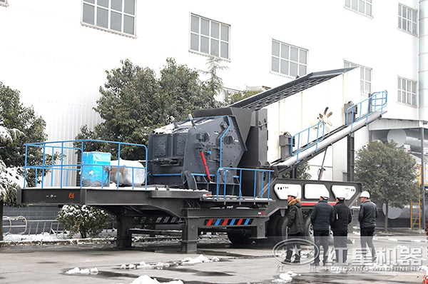 用戶來紅星參觀考察汽車流動(dòng)破石機(jī)