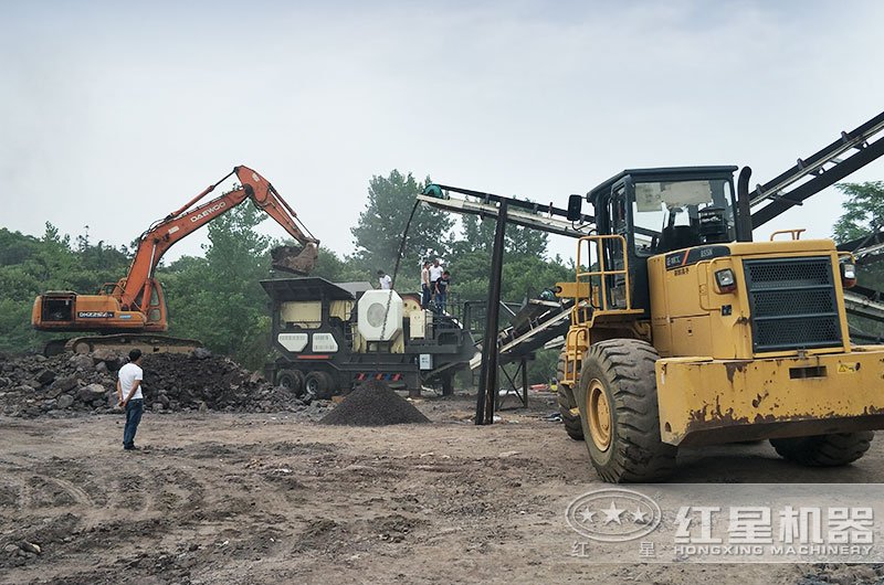 流動破碎煤矸石加工現場