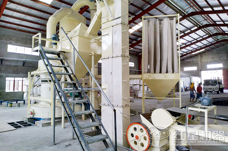 雷蒙磨粉機(jī)設(shè)備型號都有哪些？室內(nèi)雷蒙磨粉生產(chǎn)線廠房高度多少？