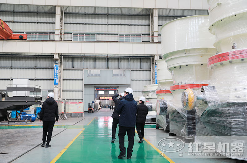 山東濟(jì)南用戶來廠考察選購(gòu)鐵礦石破碎機(jī)