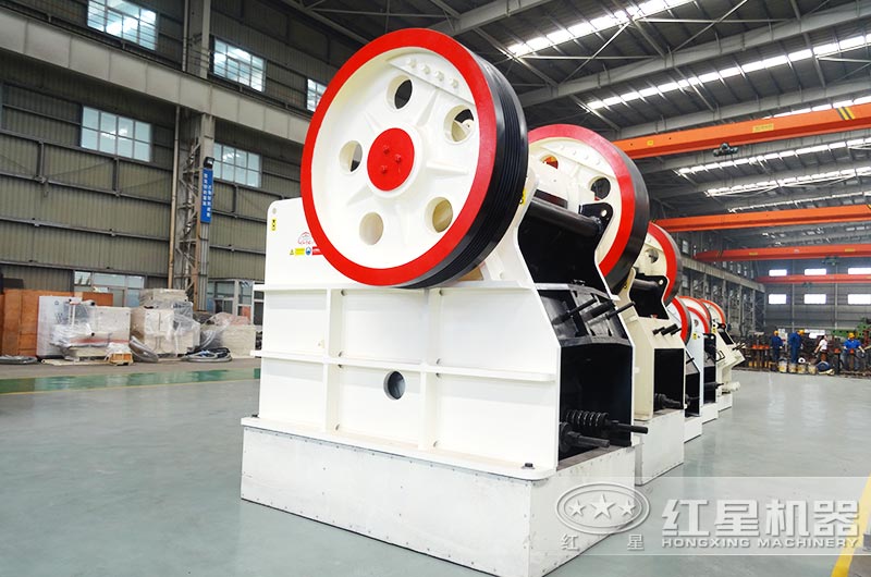 PE900*1200鄂式碎石機產(chǎn)量大概多少？能破碎水泥塊嗎？