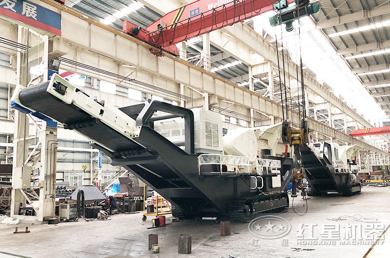 小型移動碎石機生產(chǎn)車間