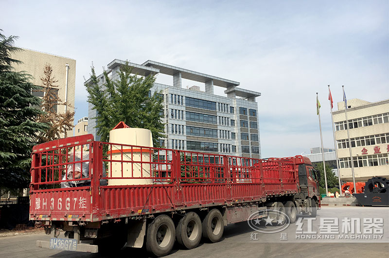 客戶訂購的復合式破碎機發貨現場