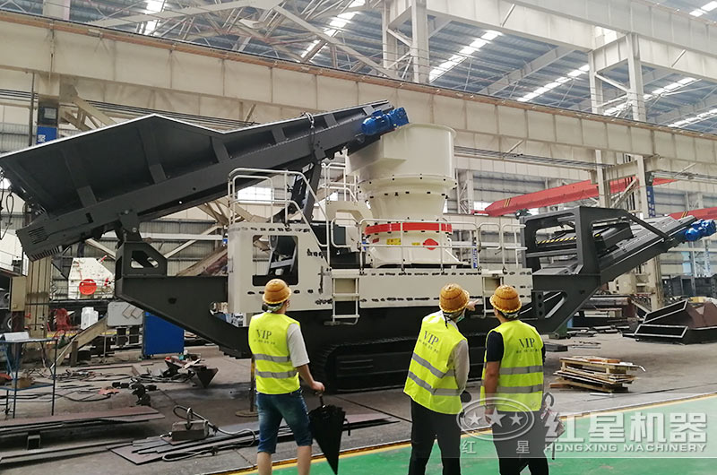 客戶來廠考察移動(dòng)破建筑垃圾處理設(shè)備